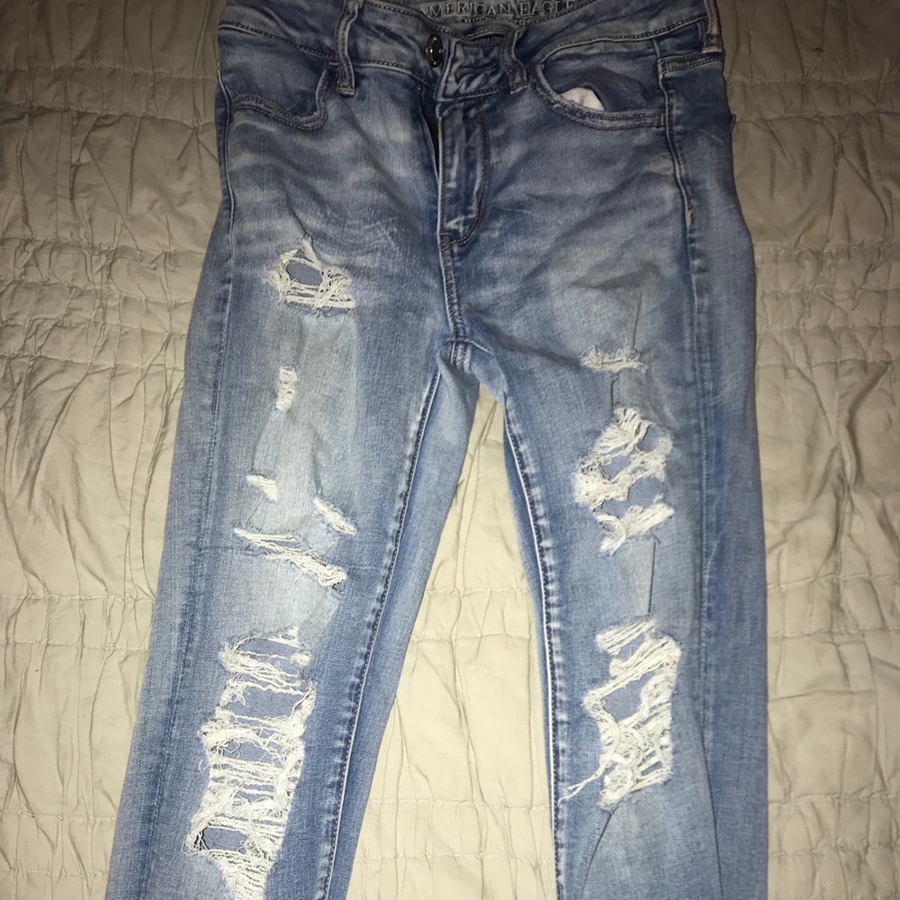 Light washed ripped jeans